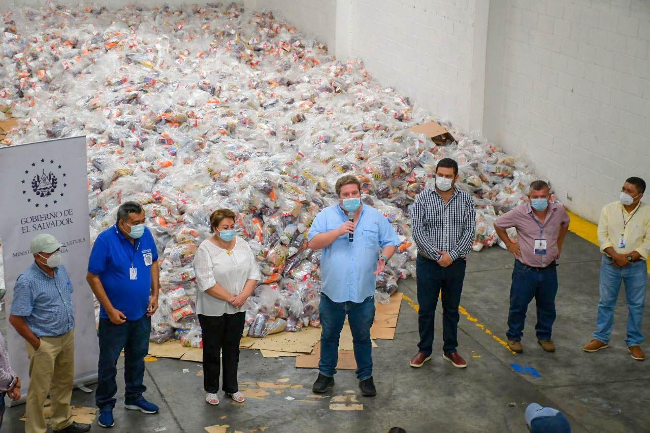 Gobierno inicia la entrega de paquetes alimenticios a alcaldes para que los distribuyan a sus poblaciones gobierno-inicia-la-entrega-de-paquetes-alimenticios-a-alcaldes-para-que-los-distribuyan-a-sus-poblaciones